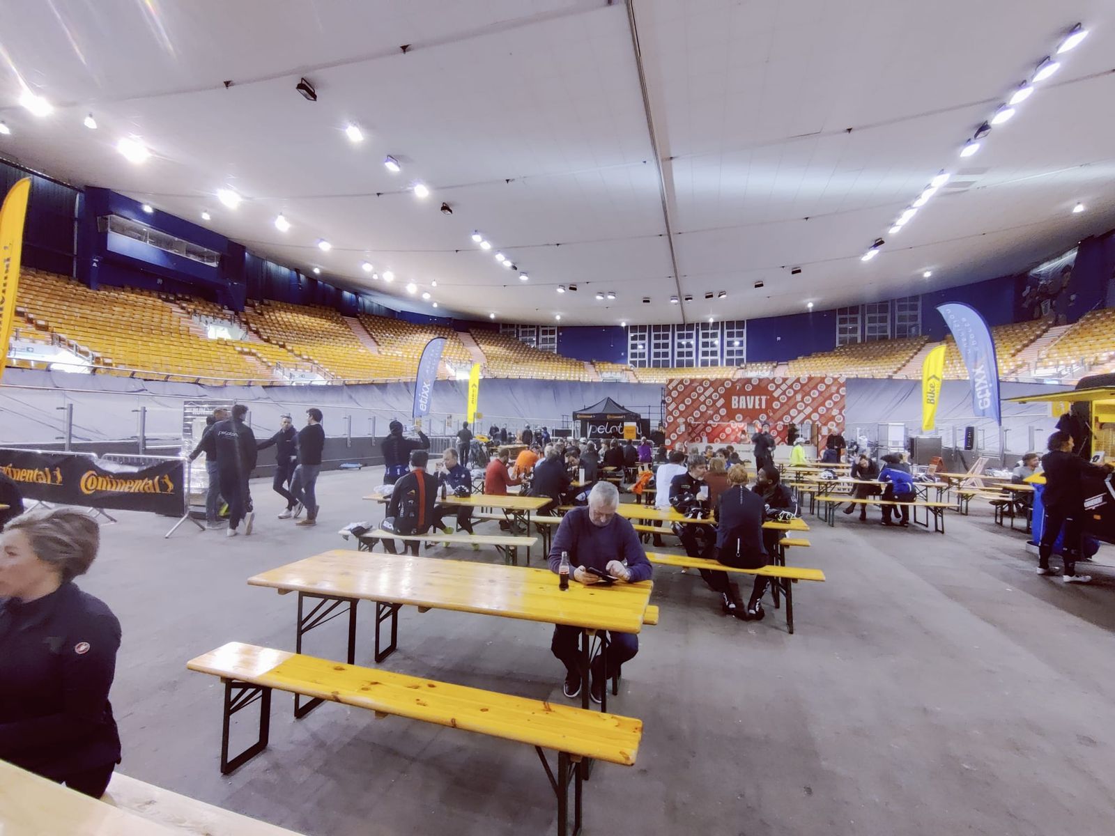 People eating pasta at the foodcourt of the Omloop Het Nieuwsblad Cyclo 2023