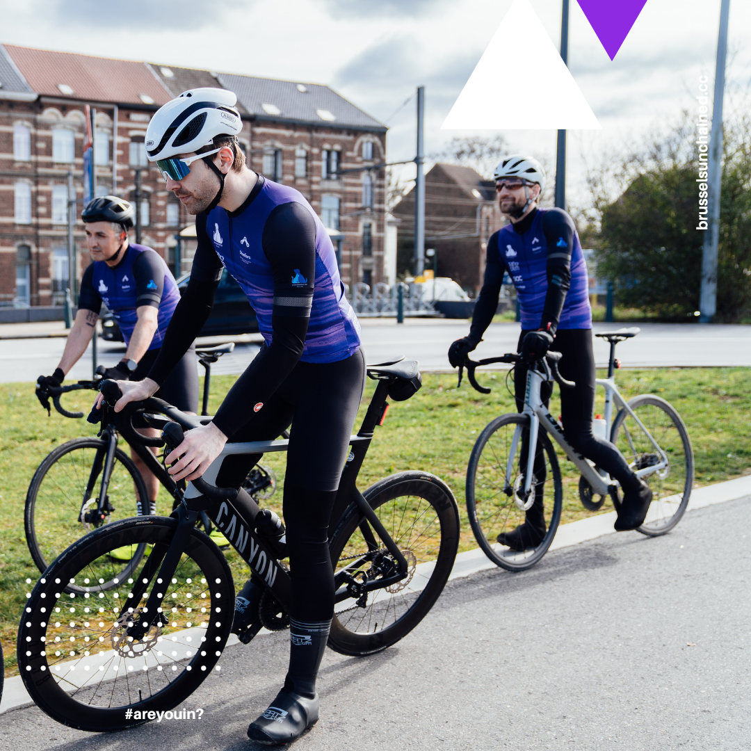 Stoefers cyclists clipping into their pedals